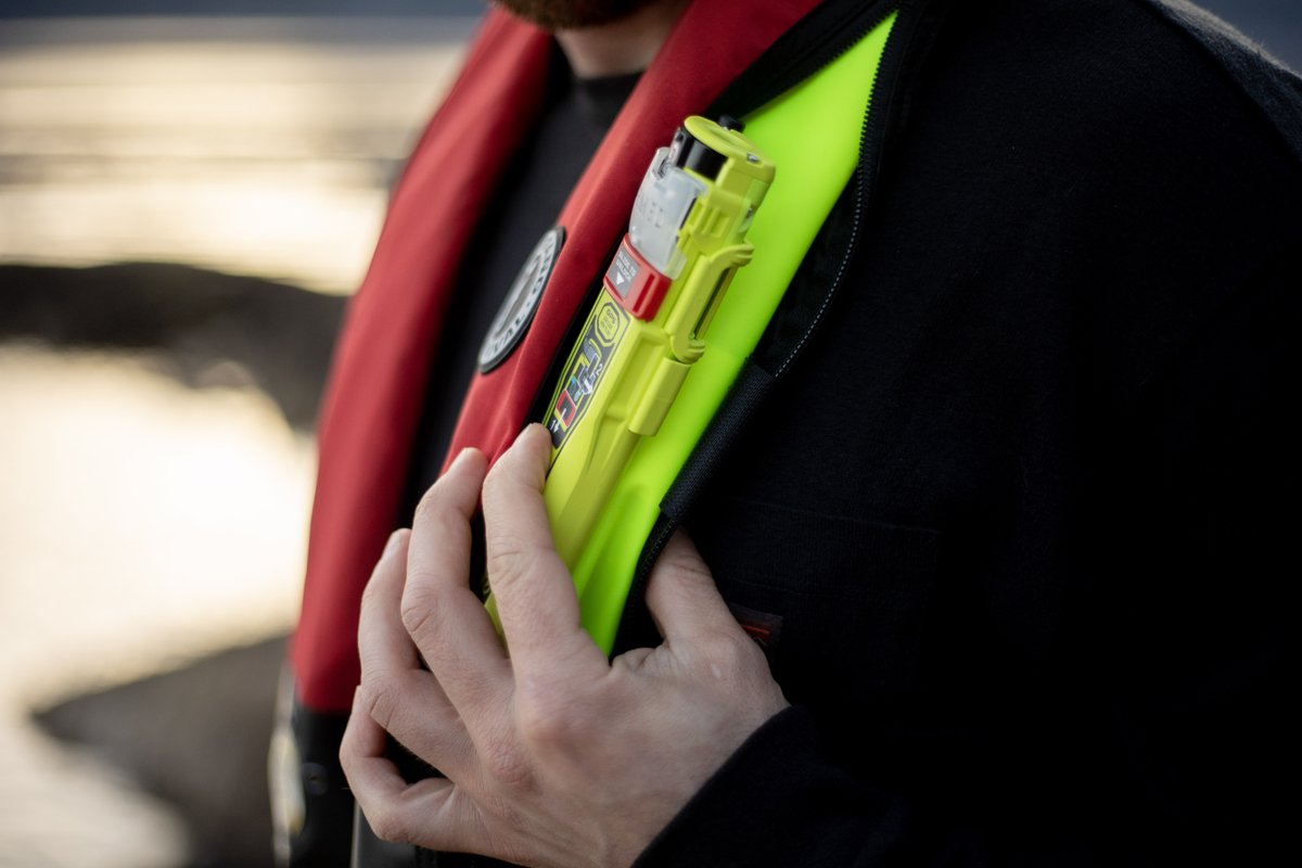 ACRARTEX's tweet photo. When life tosses someone overboard, be their beacon, guiding them back to safety.

#AISPLB #PersonalLocatorBeacon #AIS #ResQLink #BoatingSafety #WearIt https://t.co/mI5zTwO3Pi