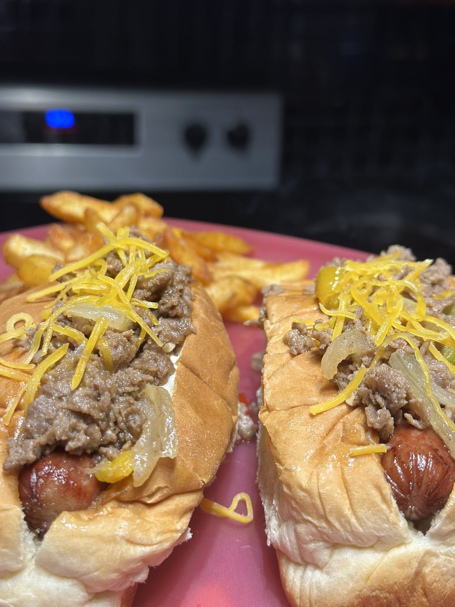 missesbrownskin's tweet image. Get you somebody who LOVE COOKING 😋 #ChefK 😎