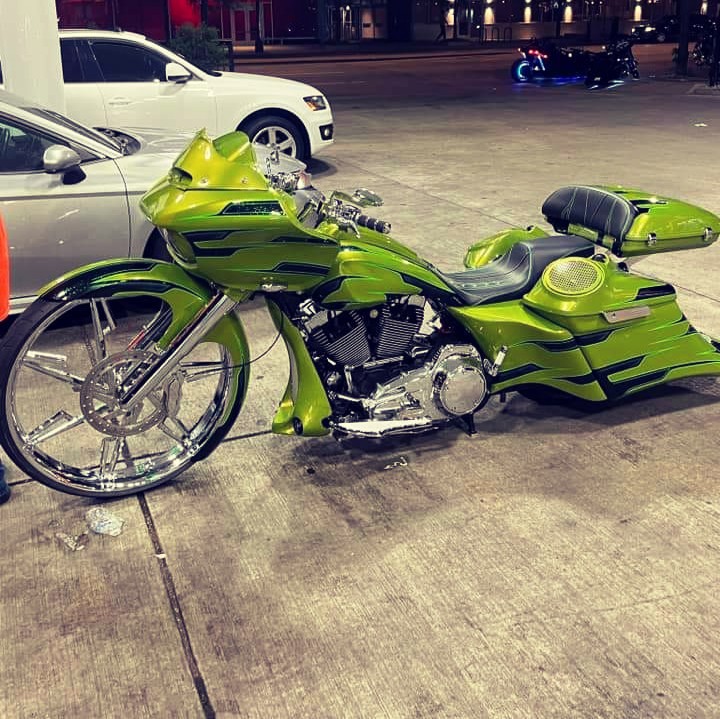 Smt_MachiningCo's tweet photo. Check out this #bigwheelbagger #roadglide rollin on our chrome Creed wheels.
#smtwheels #ridewiththebest #candygreen #custom https://t.co/IZKZLIFNEu