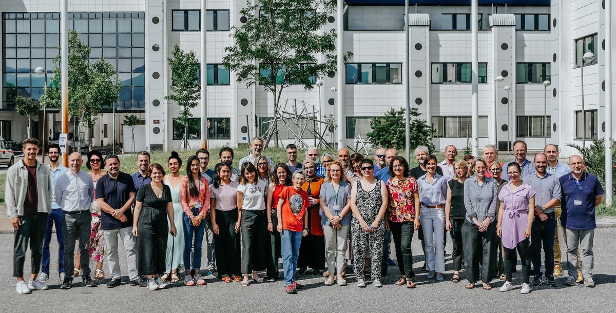 CNRICCOM_Social's tweet photo. This Institute would be just an empty name without the people who make research here every day! Let's continue with a pic of all the staff in the Pisa Site of the Institute which is located in the #CNR Research Area of #Pisa 
#ICCOM #chemistry #chemtwitter https://t.co/2NF7rxFEM6