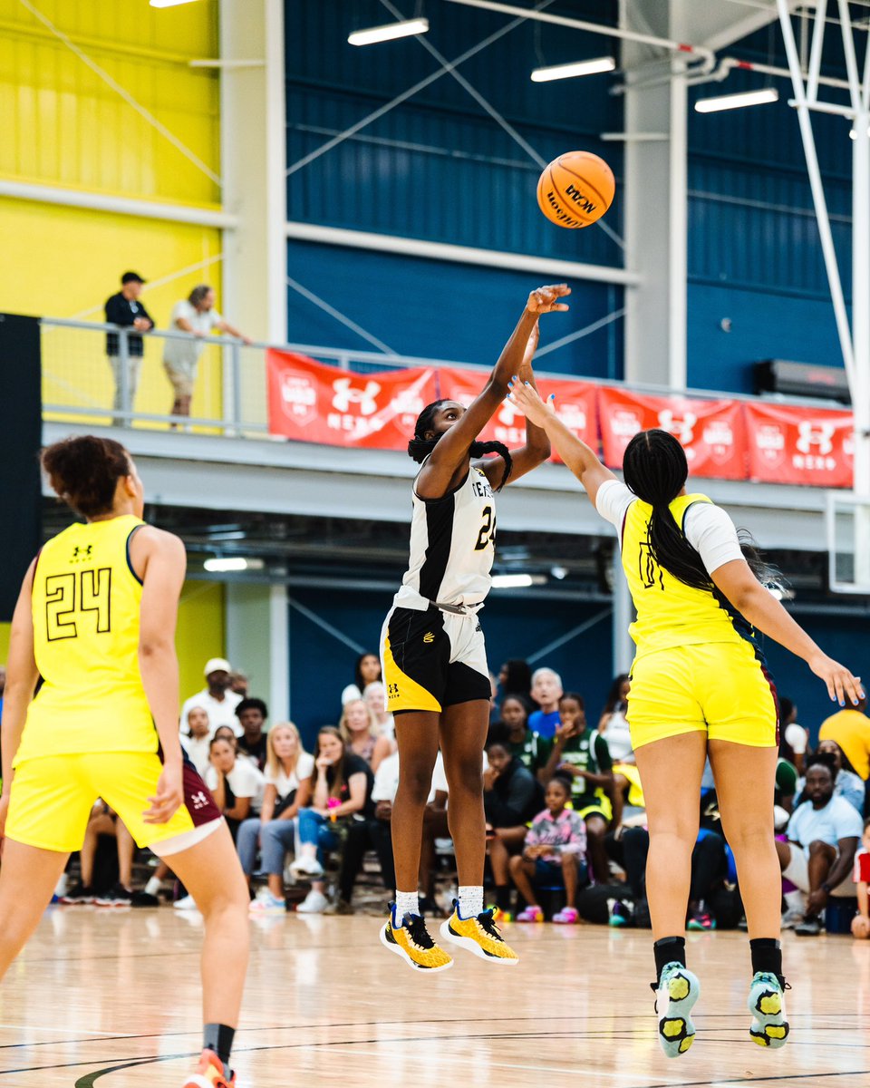 SheIsCoachAsh's tweet photo. Building something special 🖤💛 https://t.co/vZ5LsNaK4L