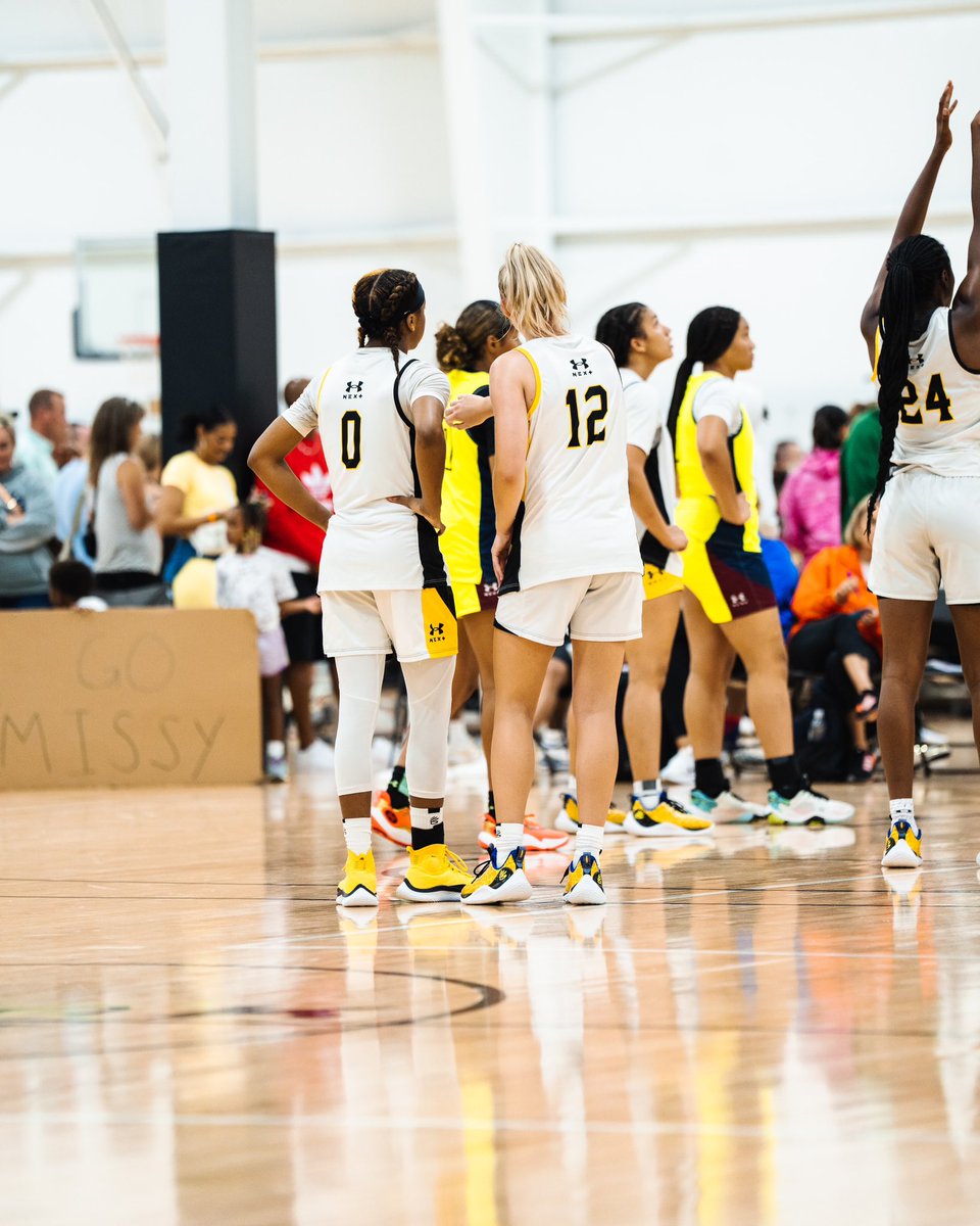 SheIsCoachAsh's tweet photo. Building something special 🖤💛 https://t.co/vZ5LsNaK4L