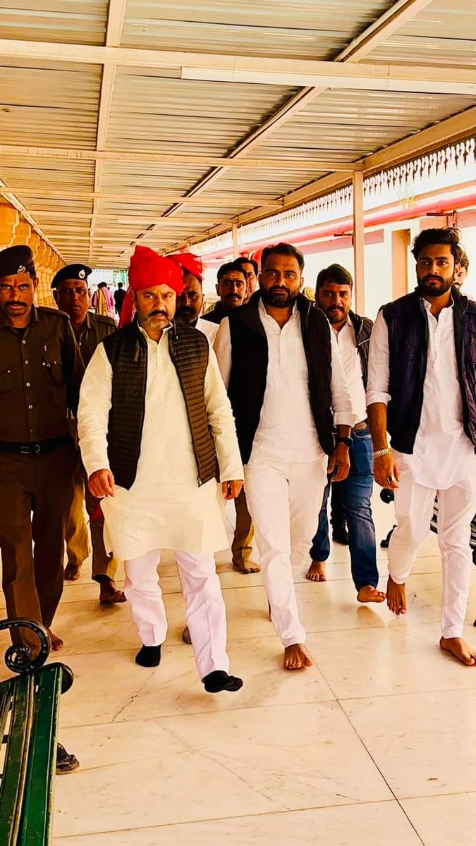 RJPsTeam's tweet image. कारवाँ बढ रहा है, संघर्ष जारी है,
जो मेरे साथ खङे है ,उनका अहसान भारी है,
दोगुना करके दूंगा आपके मेहनत की कीमत,
आपके भविष्य की सुरक्षा मेरी जिम्मेदारी है। 

#बीजेपी_हटाओ_राजपा_लाओ
#BOYCOTT_BJP_ACCEPT_RJP