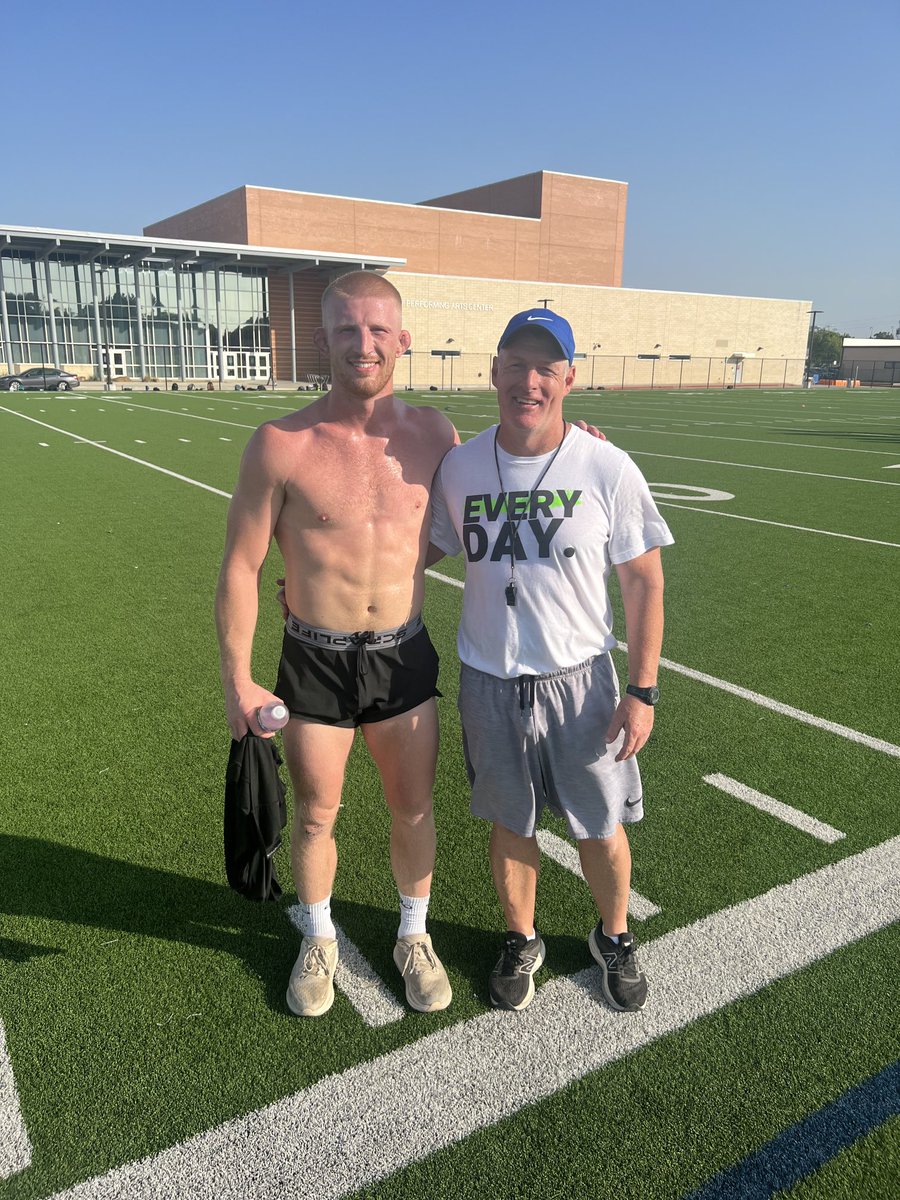 GenoPierce's tweet photo. What do you do on vacation when your working to become a world champ? Drop by your old high school at 7 am and SPRINT 50-40s with the guys! No one like ⁦@NoBickal⁩! https://t.co/9Pr0bBaNit
