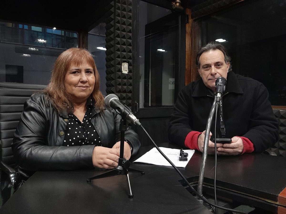 diariolaruy's tweet photo. #Panorama1410 @Jennicassarino, @delgadoaraceli4, Dir. de Salud de la @IdCanelones:"Gracias a #ACHCU sabemos es la Hepatitis C es un virus, que una vez la persona está infectada tiene la posibilidad si se detecta a tiempo de curarse y son unos 90 días como mucho de tratamiento" https://t.co/DQIYTr0yUv
