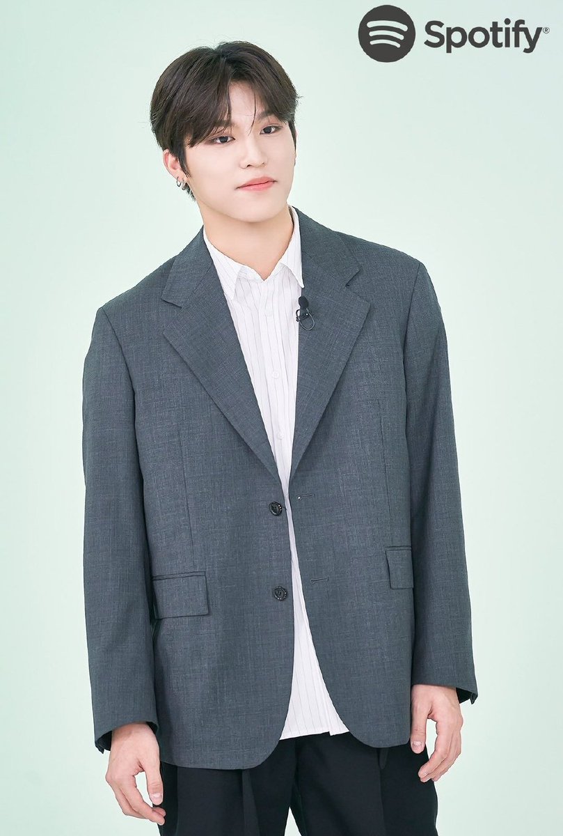 chocopjw's tweet photo. I like his outfit, he seems like an actor here.. jeongwoo do you ever think about pursuing to be an actor too 😔 just asking for a friend https://t.co/sacXyc8LyZ