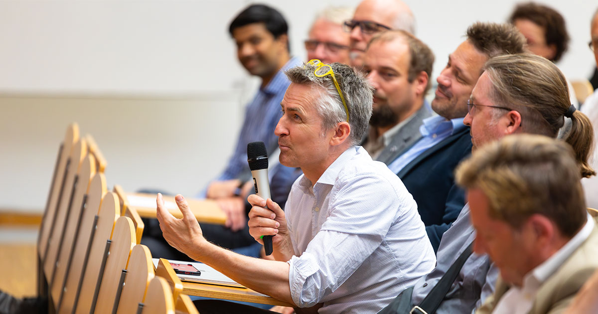 HPI_DE's tweet photo. In seiner #Antrittsvorlesung hat Prof. @rherbrich, HPI-Geschäftsführer und Leiter des Fachgebiets "#AI and #Sustainability" über maschinelle Intelligenz und #Energieeffizienz gesprochen – und darüber, welchen Einfluss das Forschungsfeld künftig haben wird: https://t.co/IfF0uVbHIc https://t.co/6221NHYU98