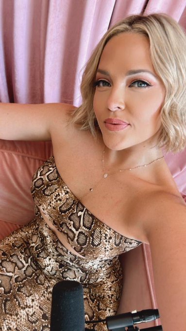 OnlyFans https://t.co/u3IOstnyIk https://t.co/A9oQBQoa15