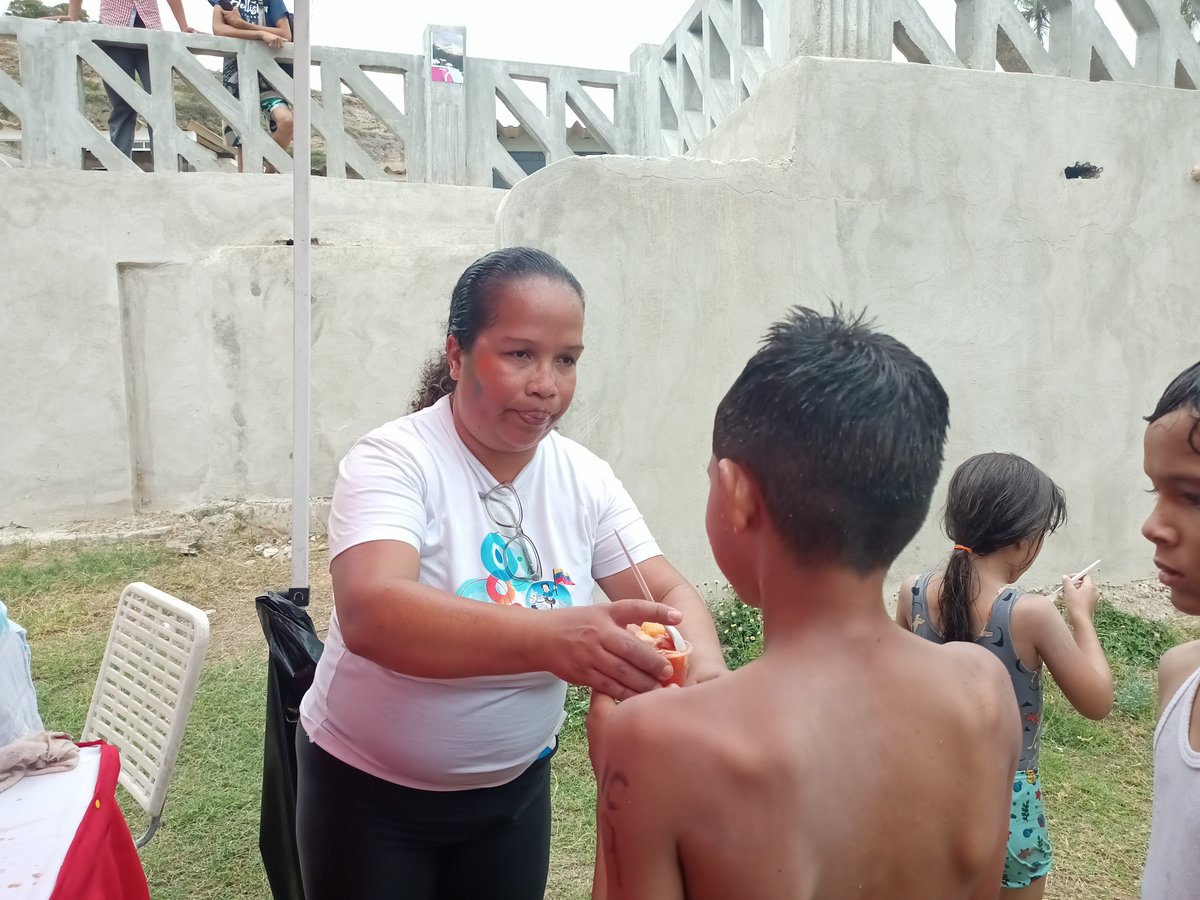 FNNSimon's tweet photo. En nuestro  segundo día de plan vacacional "Mundo de Colores" nuestros niños, niñas y  jóvenes del programa Casas de los Niños disfrutaron de un día de playa en  el Círculo Militar Puerto Nuevo  Mamo en el estado La Guaira @PresidencialVen @ConCiliaFlores @vmsfelicidad https://t.co/twtUQVBl3s
