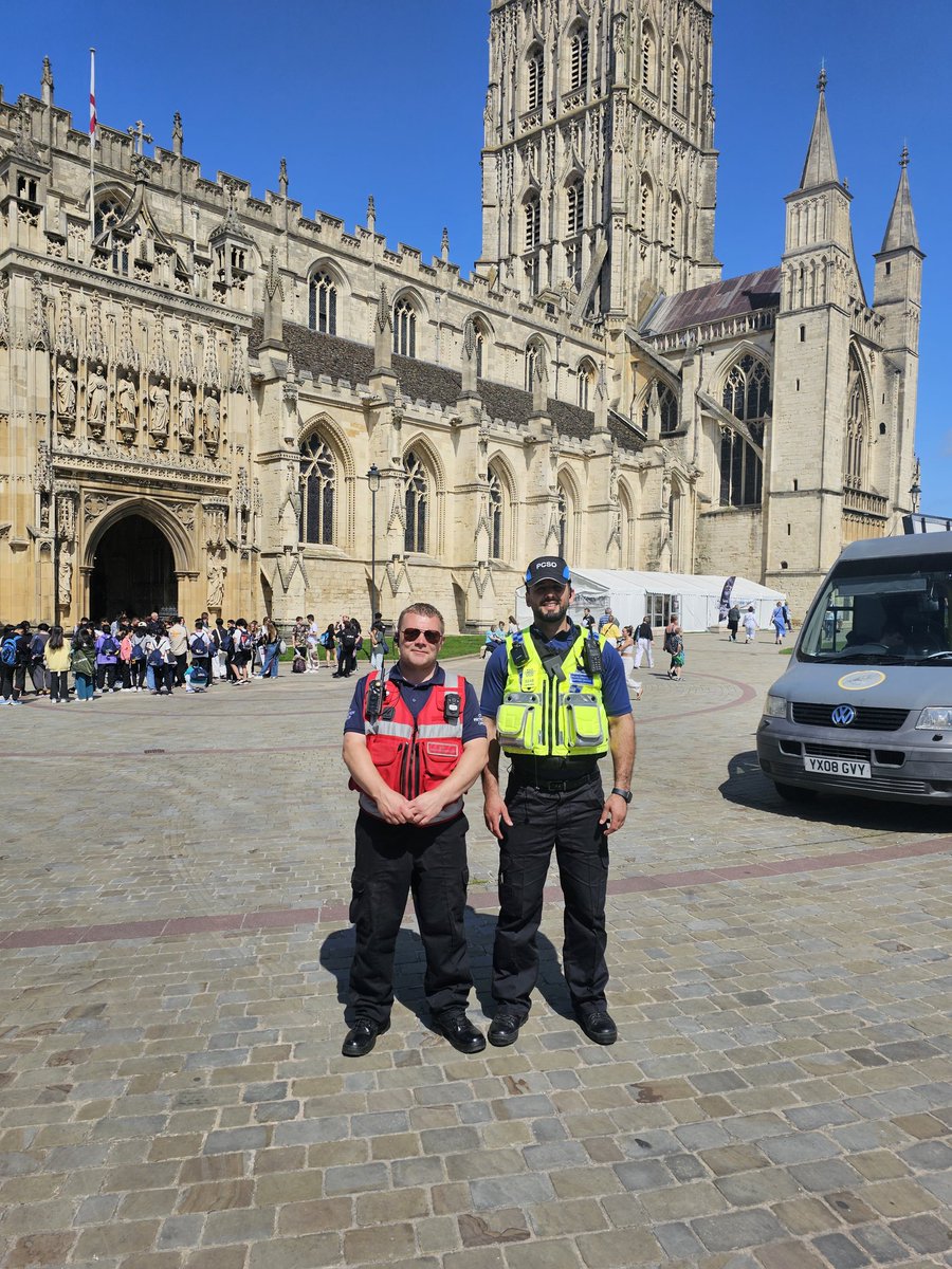 GLOSBIDCPO's tweet photo. #CPOMike currently out on Patrol with #PCSOKarkardi checking the busy #Cathedral grounds
#CommunityEngagement
#VisableInTheCommunity
#OneTeam
@GLOSBIDCPO
@GlosCitySafe
@GloucesterBID
@Glos_OPCC
@GlosCityPolice
@GloucesterCity
@EliteSecGroup
@GlosCathedral https://t.co/tFvCOLNKDd