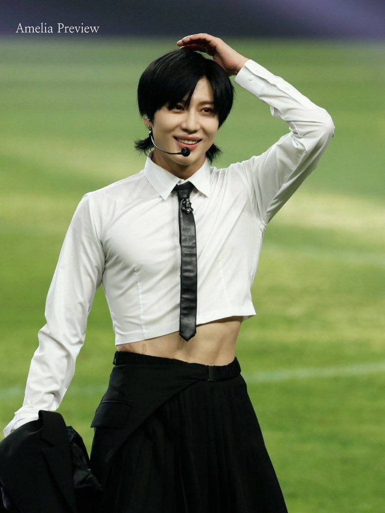 taemincriminal's tweet photo. TAEMIN FROM SHINEE??????? https://t.co/VcDU5xvwlq