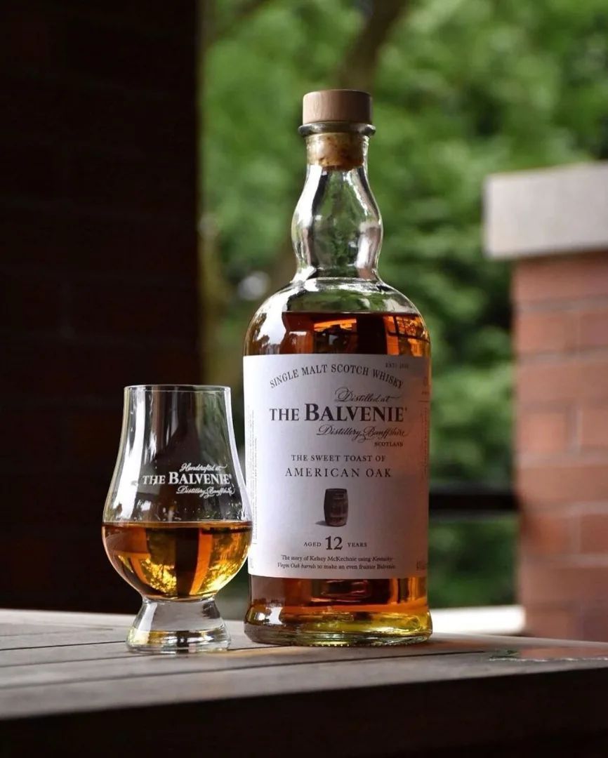 BalvenieUS's tweet photo. Crafted for connoisseurs, the Glencairn glass embodies the art of enjoying fine single malts. What is your favorite glass for sipping The Balvenie? 
 #NationalScotchDay
(IG): cava_diapon https://t.co/Hdh9O9GbUb