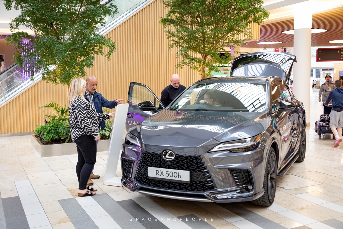 SpaceandPeople's tweet photo. @Lexus recently visited @_Metrocentre to showcase their latest hybrid and electric models – shoppers were able to look inside the models and book a test drive.
#lexus #carpromotion #metrocentre #experientialspace #experientialmarketing https://t.co/MiaWEsYFzm