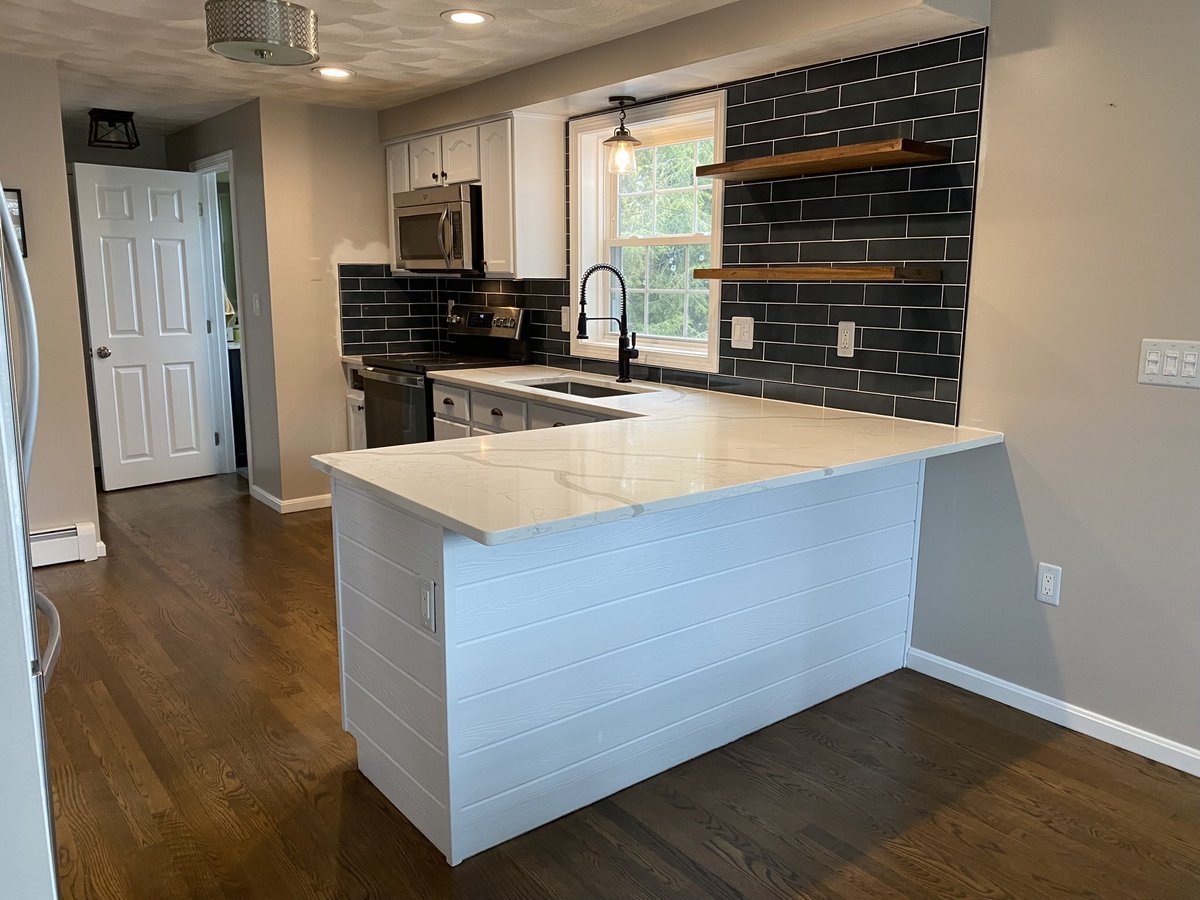 ProKitchensLLC's tweet photo. Beautiful brand new kitchen with floating shelves! Really loving this color scheme ⭐️

#remodel #kitchen #newengland #ProKitchenandTrim https://t.co/K4h9OXCsPi