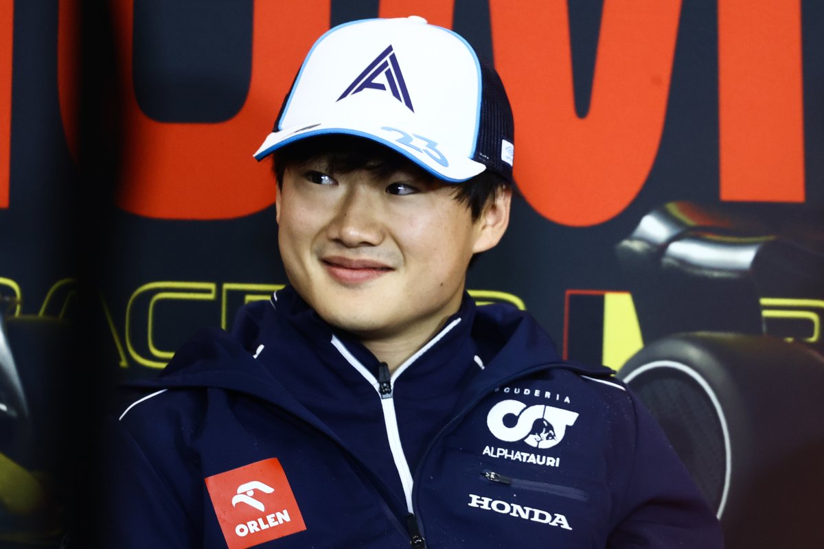F1's tweet photo. Presser fun in Belgium 🤗

Hat swapsies and smiles ☺️🧢

#BelgianGP #F1 https://t.co/wPMypV7KCU