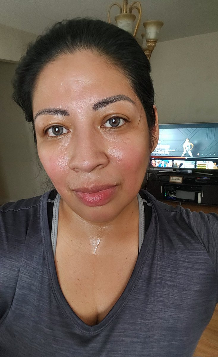 PaTrICiA1216Y's tweet photo. Buenos días mundo!!! Vamos con todo!! #workoutmotivation #HITworkout https://t.co/V5QPdMA1iO
