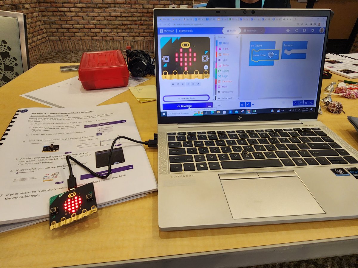 grstorms's tweet image. Learning to code with microbits at CS Bootcamp. #MiCoding #KPSSTEM