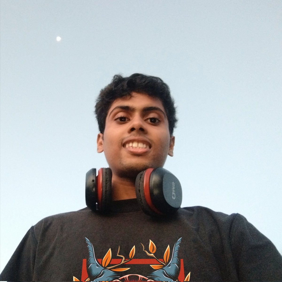 නීල් අම්ස්ට්රොන් tweet media