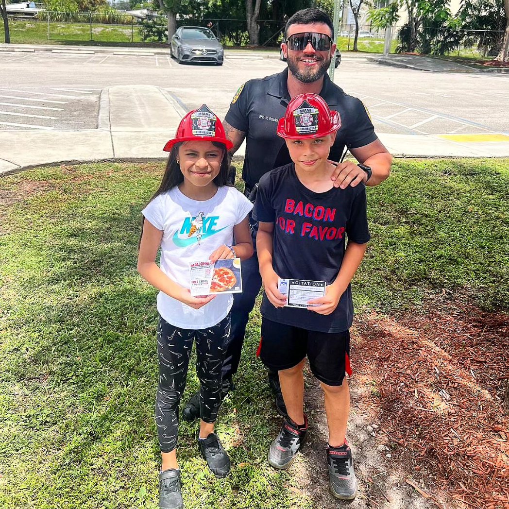 As we enjoy the rest of summer, <a href="/MiamiPD/">Miami PD</a> officers are on the lookout for Do The Right Thing offenders out in the community 👀 
Get caught doing the right this summer and you might receive a special "citation" for a delicious <a href="/PapaJohnsSFL/">Papa John's South Florida</a> 🍕 for your crimes! #DTRTSummerCitation