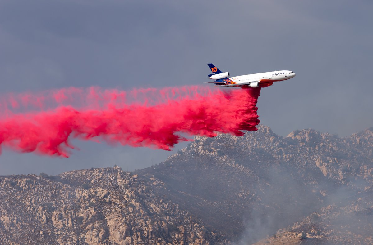 Ten_Tanker's tweet photo. Serving the ground crews on the #RoblesFire east of #Tucson, #Arizona. Due to everyone’s hard work, the Robles Fire is now 100 percent contained. 👏
Photos by: Cayden Smith
#ReadyToServe #inthistogether #aerialfirefighting #aviationlovers #avgeek #aviationdaily #wildfireready https://t.co/OiNY440tyH