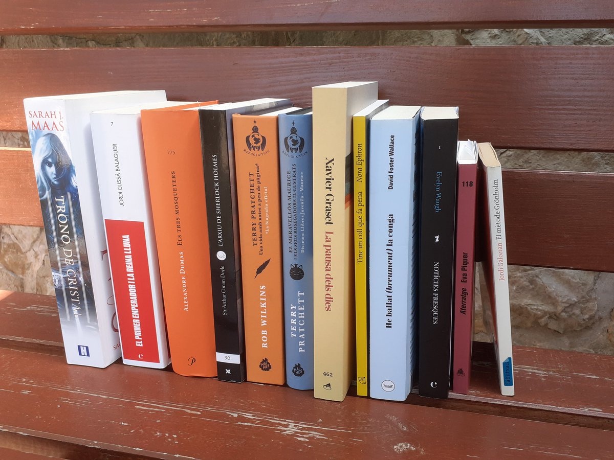 XavierAbadMdG's tweet photo. Hi haura temps per treballar però també temps per això. Poc més de tres setmanes. Ja els hi anire explicant. #LecturesDeVacances https://t.co/bCvwjK6Geo