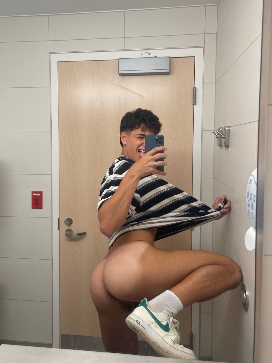 callumwes's tweet photo. Feed me 👅 https://t.co/8oOmhuCD1M