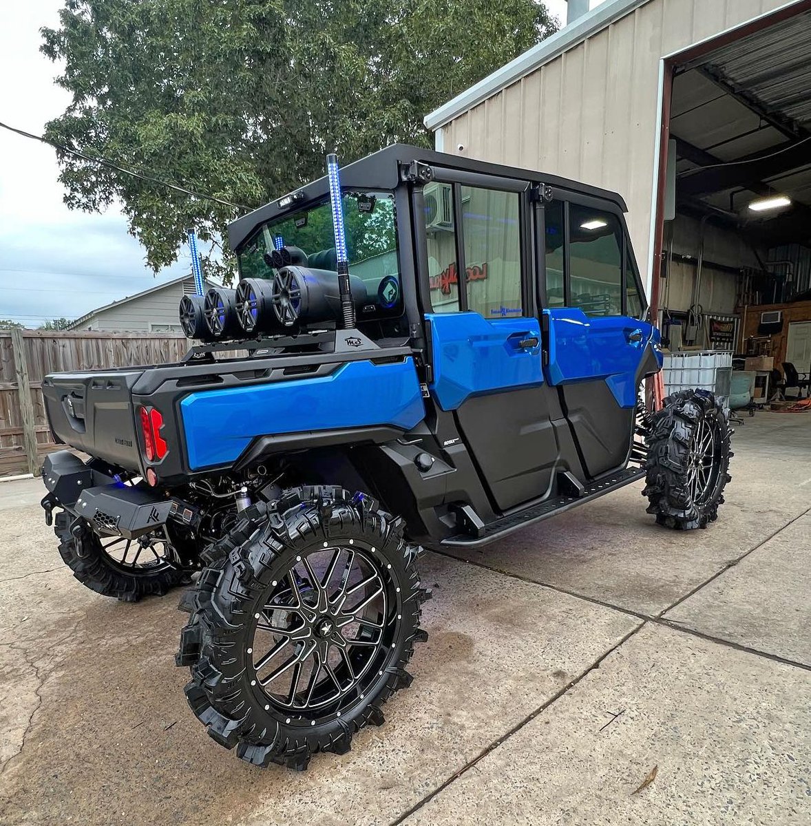superatvtweet's tweet photo. 🔥 @loco_kustomz just buttoned up one badass @canam #DefenderLimited with #SATV #TerminatorMAXTires, #RhinoAxles, & @moorhead_offroad_engineering suspension! 💪😎 #LetsRide #TerminatorTires
#superatv #satvnation #superatvdealer #authorizeddealer #canam #defender #canamdefender https://t.co/1PyCo6eXN5