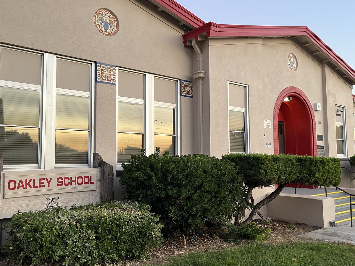 OESTigers's tweet photo. Excited about the first day of school!  A newly painted school facade awaits our little Tigers. https://t.co/iRBABdullG