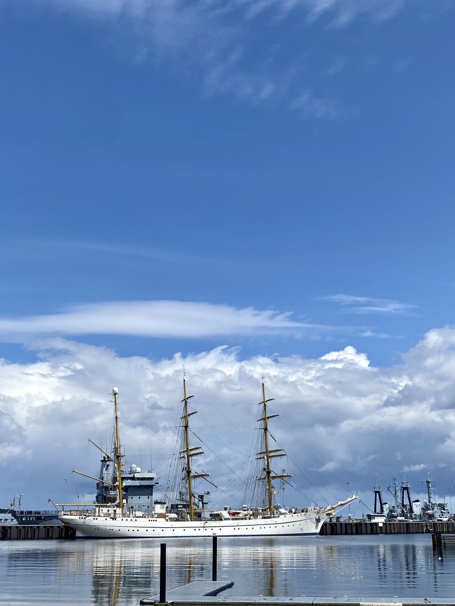 echteheldenkiel's tweet photo. Mal Sonne, mal Regen ☔️☀️ in #kielsailingcity mit der #gorchfock und am Strand in #strande #kiellinie #kiel #geliebteskiel #kielliebe https://t.co/lp4nLBNdCi