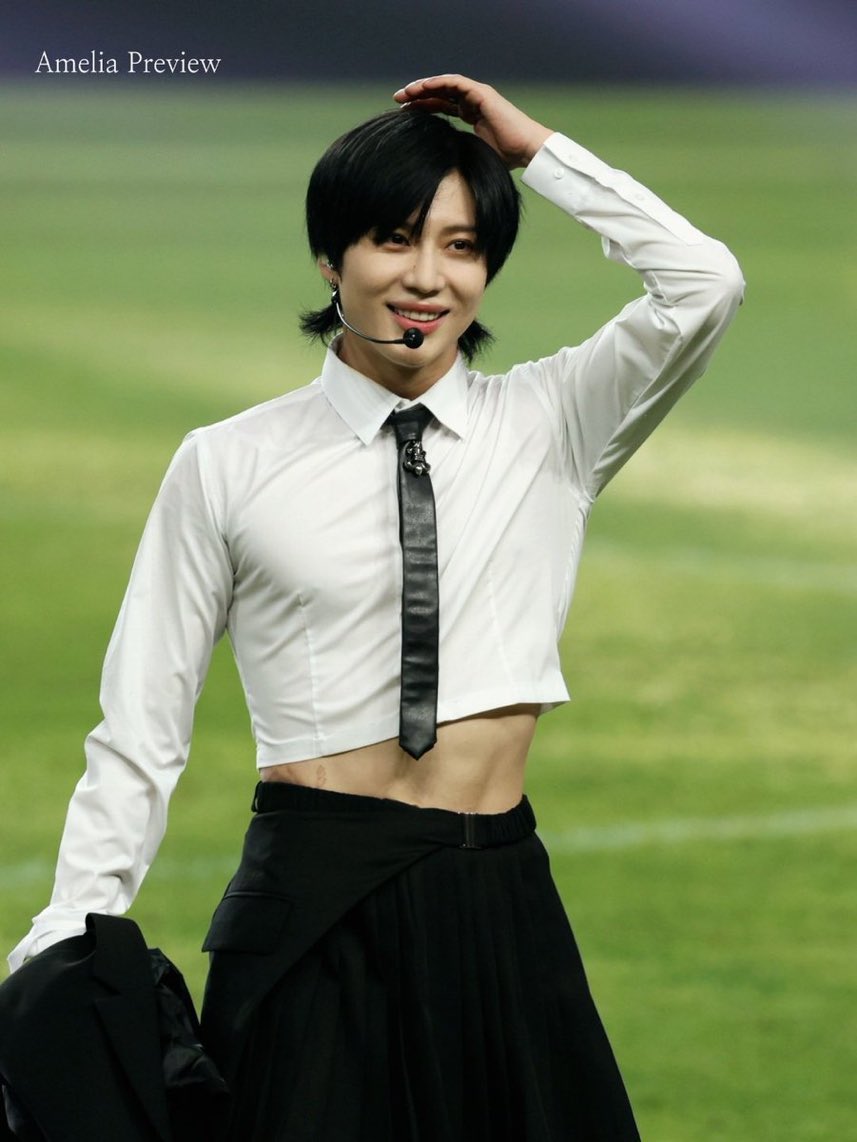 taeminluvr7's tweet photo. the goalie said punt and taemin heard CUNT https://t.co/aRWUL9T3cf
