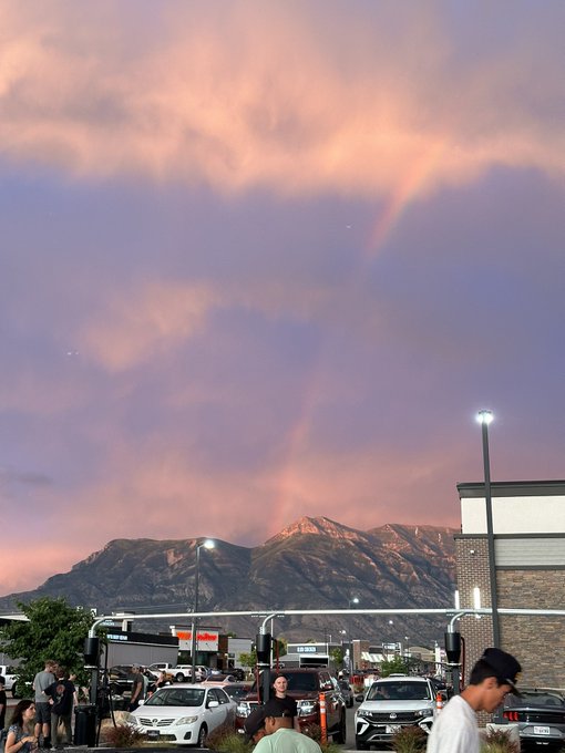 Why did you move to Utah?  Because now I get to see all this😍 and not dirt and rocks in Vegas while it&rsquo;s<a href="/tag/booty"class="tags"><span>#booty</span></a>