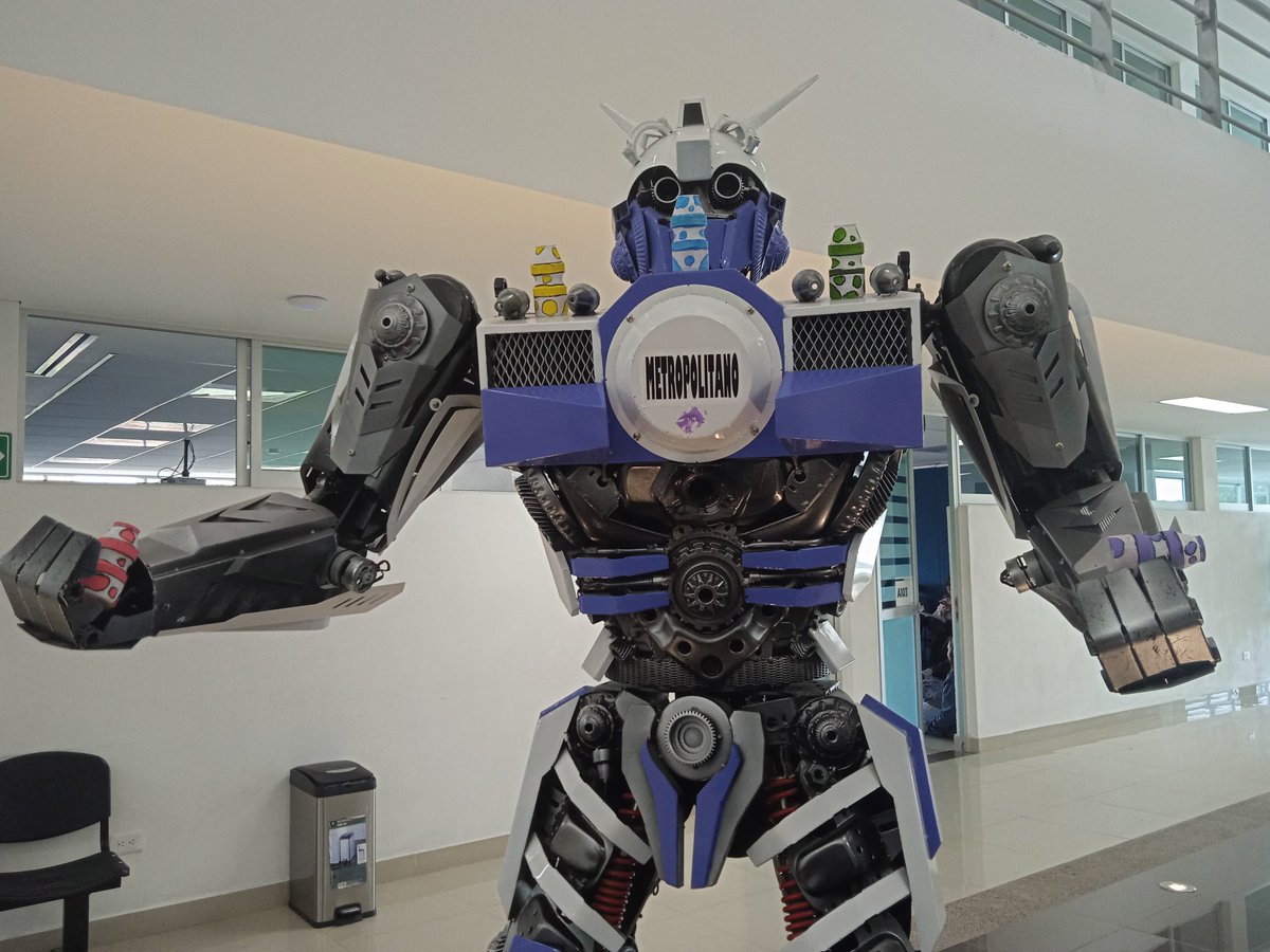 YaCool_2023's tweet photo. Siente el poder de YaCool en cada sorbo! Con #Transformers #YaCool #Cool 😤 https://t.co/zZgsilxiXK