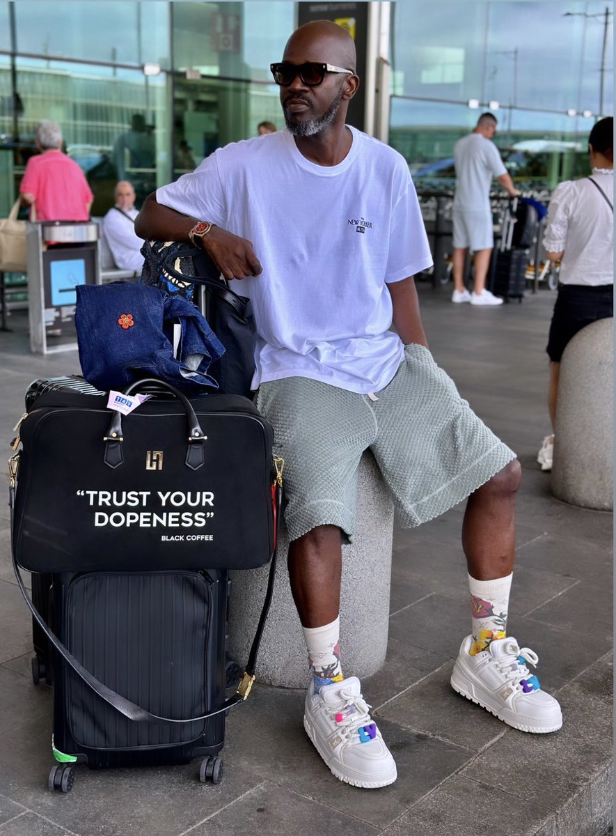 RealBlackCoffee's tweet photo. Back at DC10 for @SolidGrooves_ tonight ✈️❤️ https://t.co/52VeVdEO3O