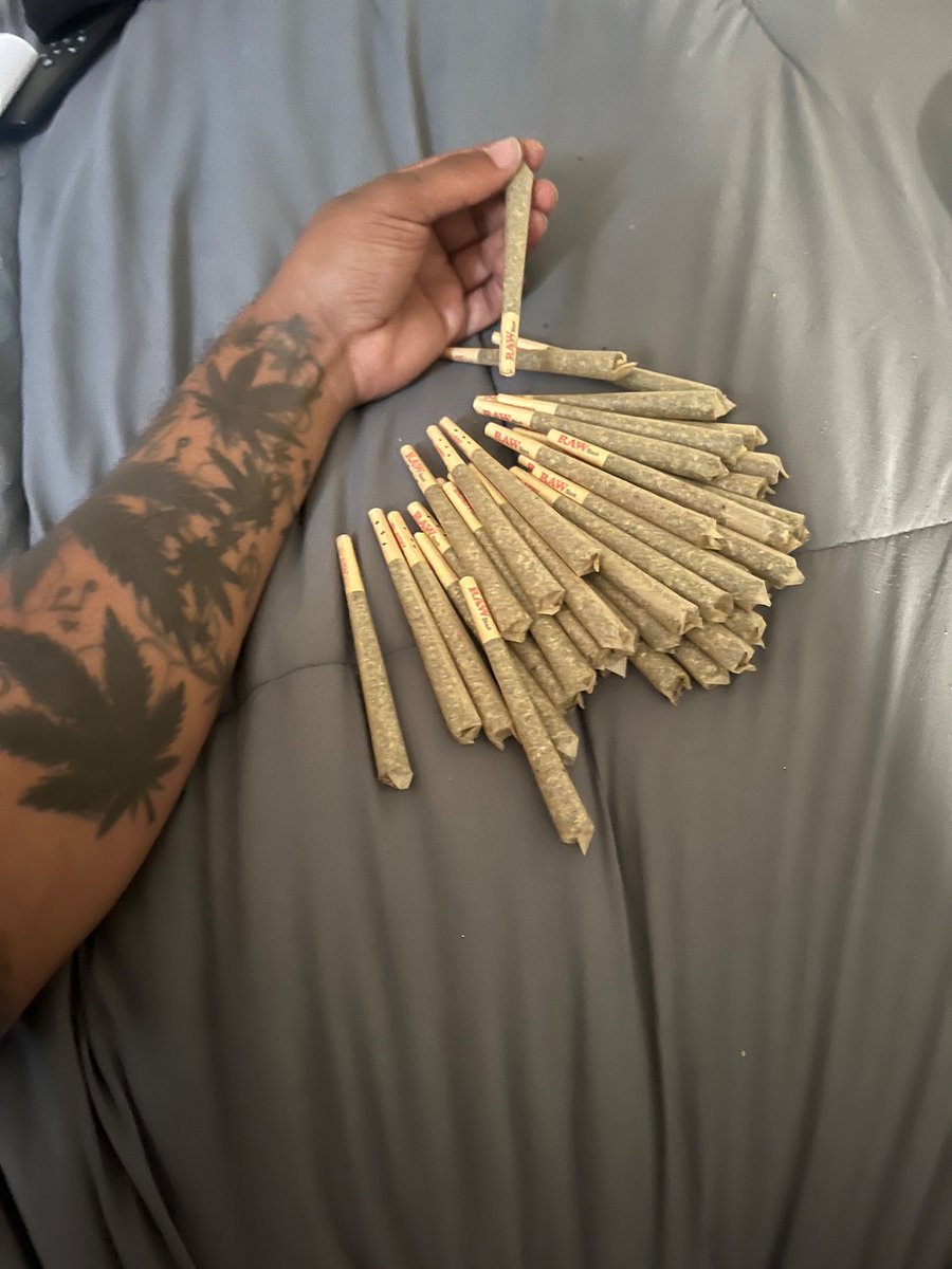 grav3hreeohh's tweet photo. how many cones yu think this is??
#Mmemberville
#CannabisCommunity
#rawcones
#Weedmob
#weedsmokers https://t.co/aZULKOZOAt