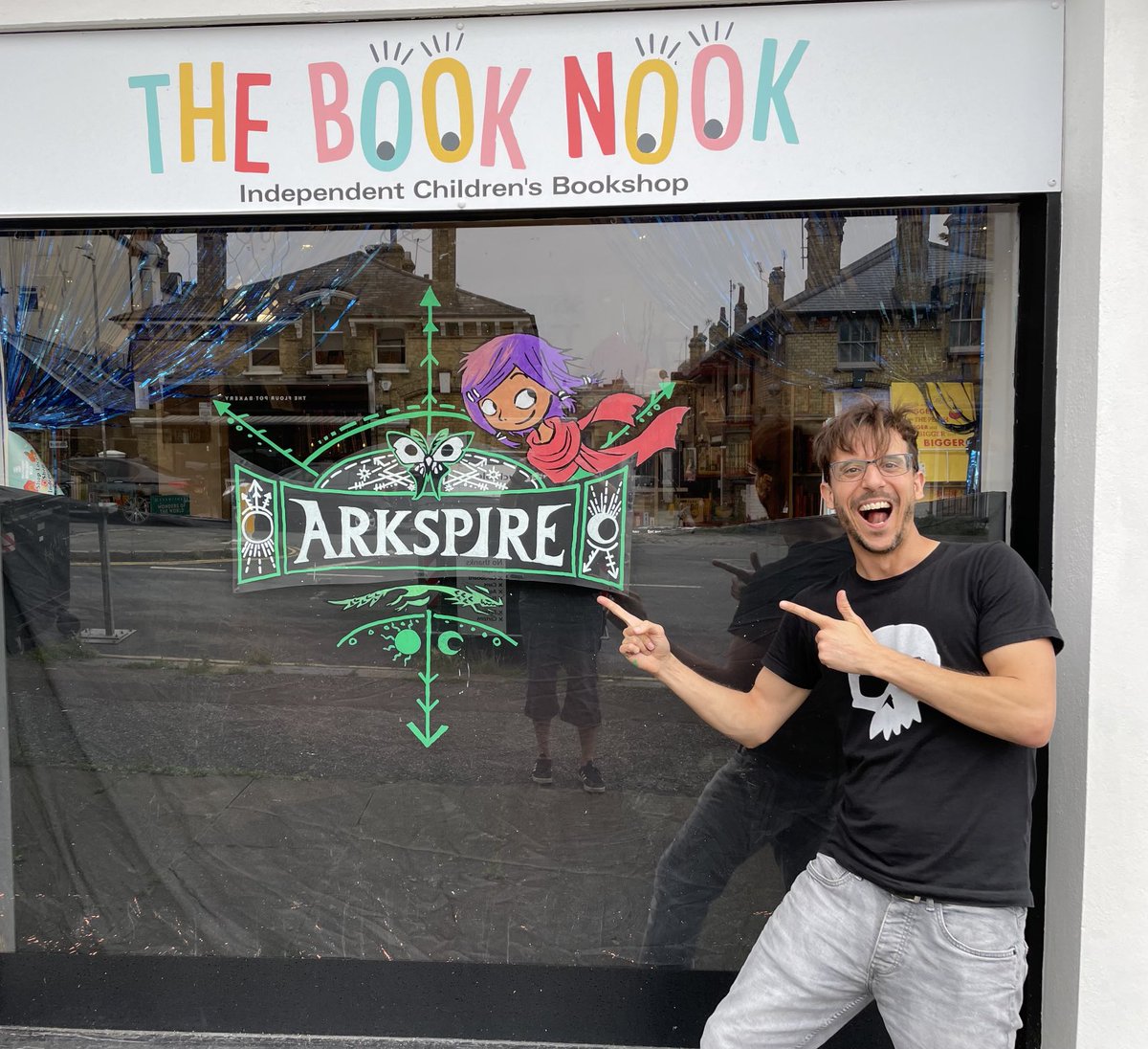 booknookhove's tweet photo. Thank you @jamieillustrate for our awesome #Arkspire window, if you want a signed book get in touch..!! @PuffinBooks https://t.co/iOX1lTpoMH