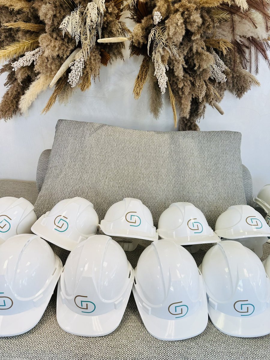 MyDreamPropert1's tweet photo. Next week total reveal of our builders outfit 🥰 #builders #spain #marbella #outfits https://t.co/EbhkpNZXiw