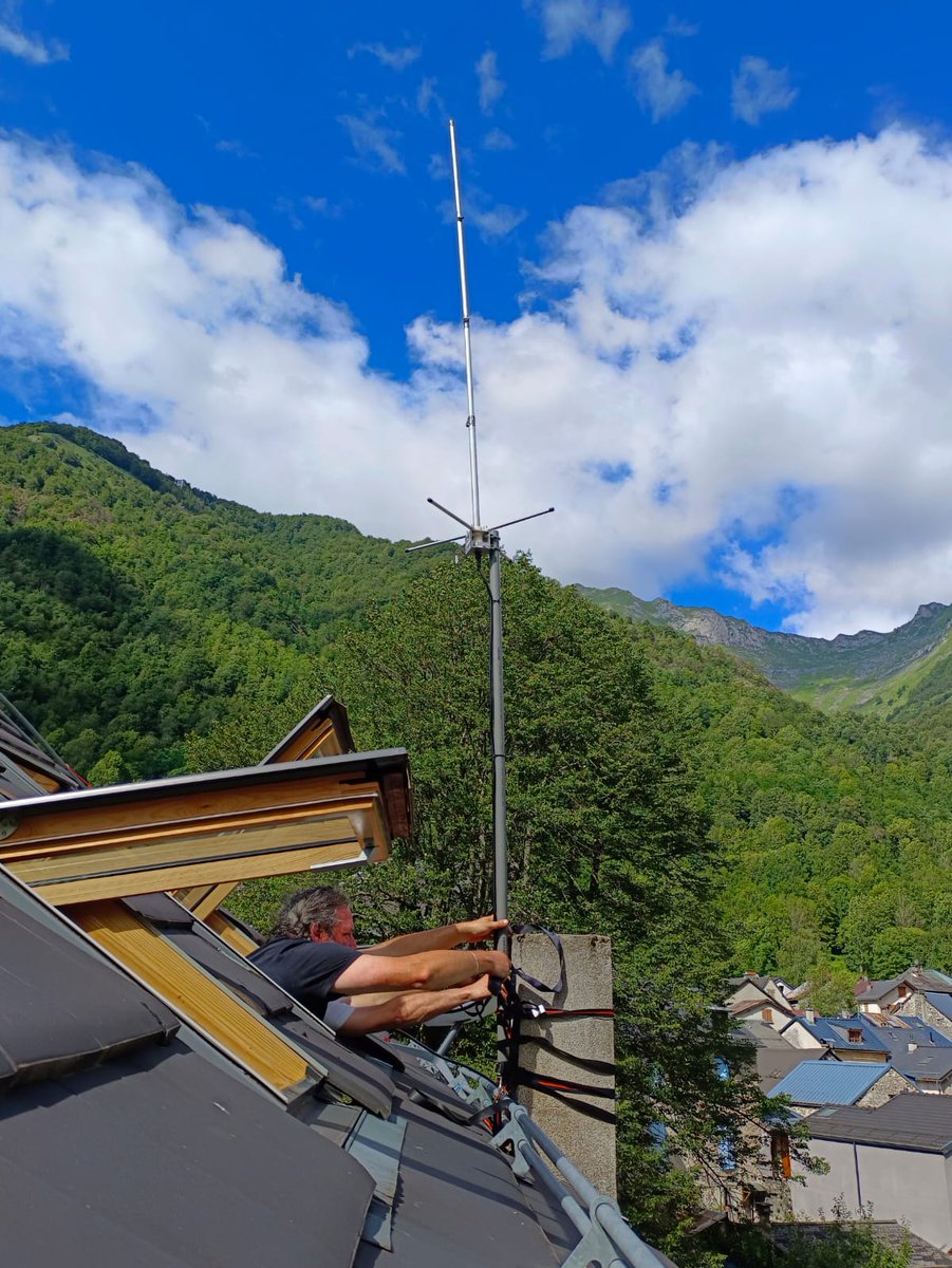 ParkdaleRadio's tweet photo. Day 2 of #FreeRadioPyrenees here at the beautiful @camp_fr artist residency
Playing with some 7 watt transmitters and preparing a public work for radios here in stunning Aulus-les-Bains France. Also broadcasting to the community on87.5FM…good times here in the Pyrenees https://t.co/61xhmqkMQU