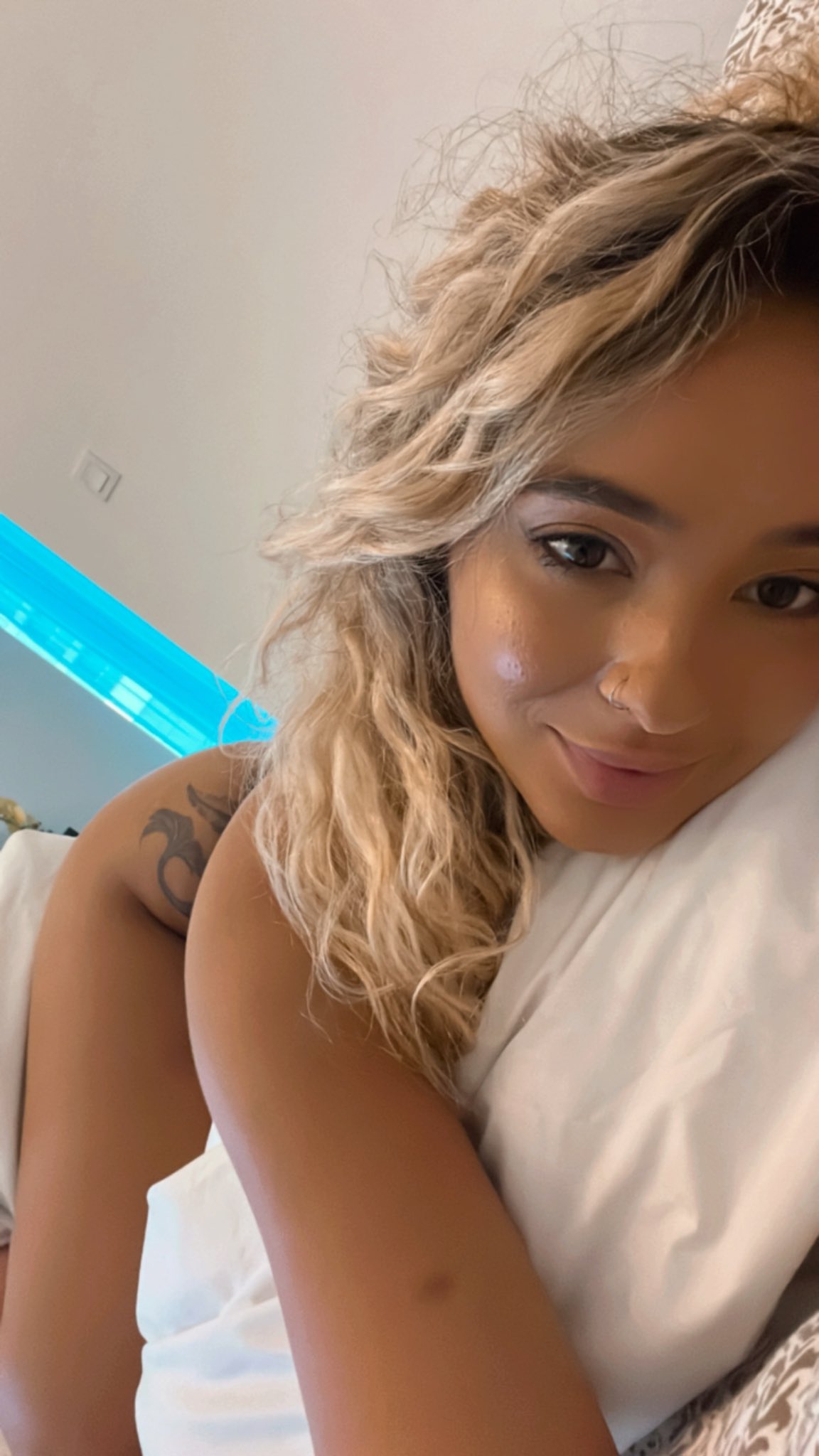 Luizabmo on X: who else be waking up horny? 😭 t.coN7brMOtBnf  X
