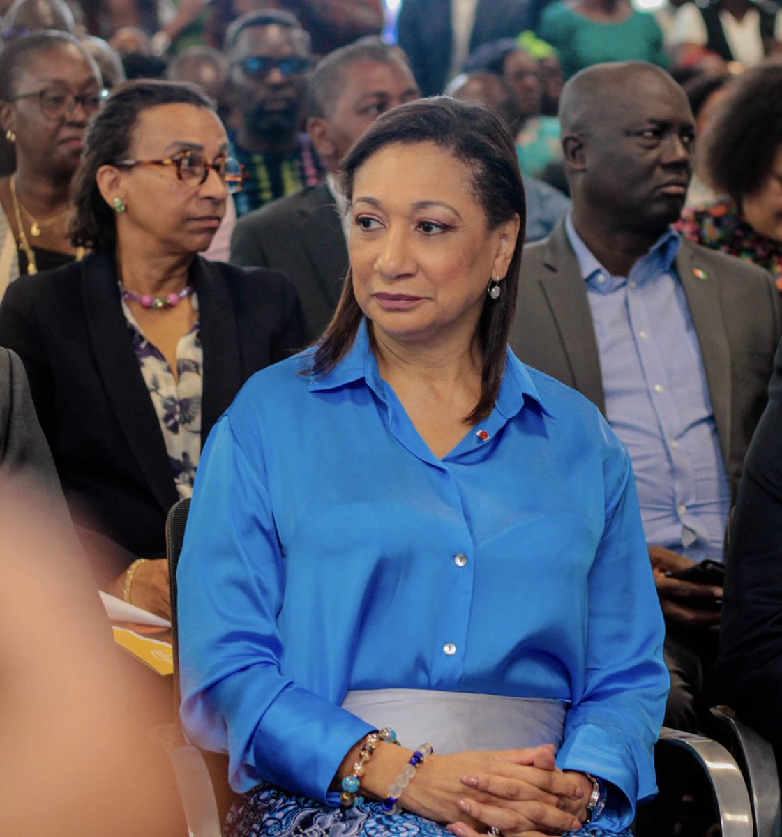FRemarck13's tweet photo. 👏👏👏 au Ministre du Commerce, de l’Industrie et de la Promotion des PME ,M. #SouleymanDiarassouba. Remise des certificats des Industries Géographiques Protégées ( IGP) : pagne baoulé, l’attieké des lagunes & le café des montagnes. #artisanat #OIPI #CIV225 #Gouvci https://t.co/yiWk6zWDrM