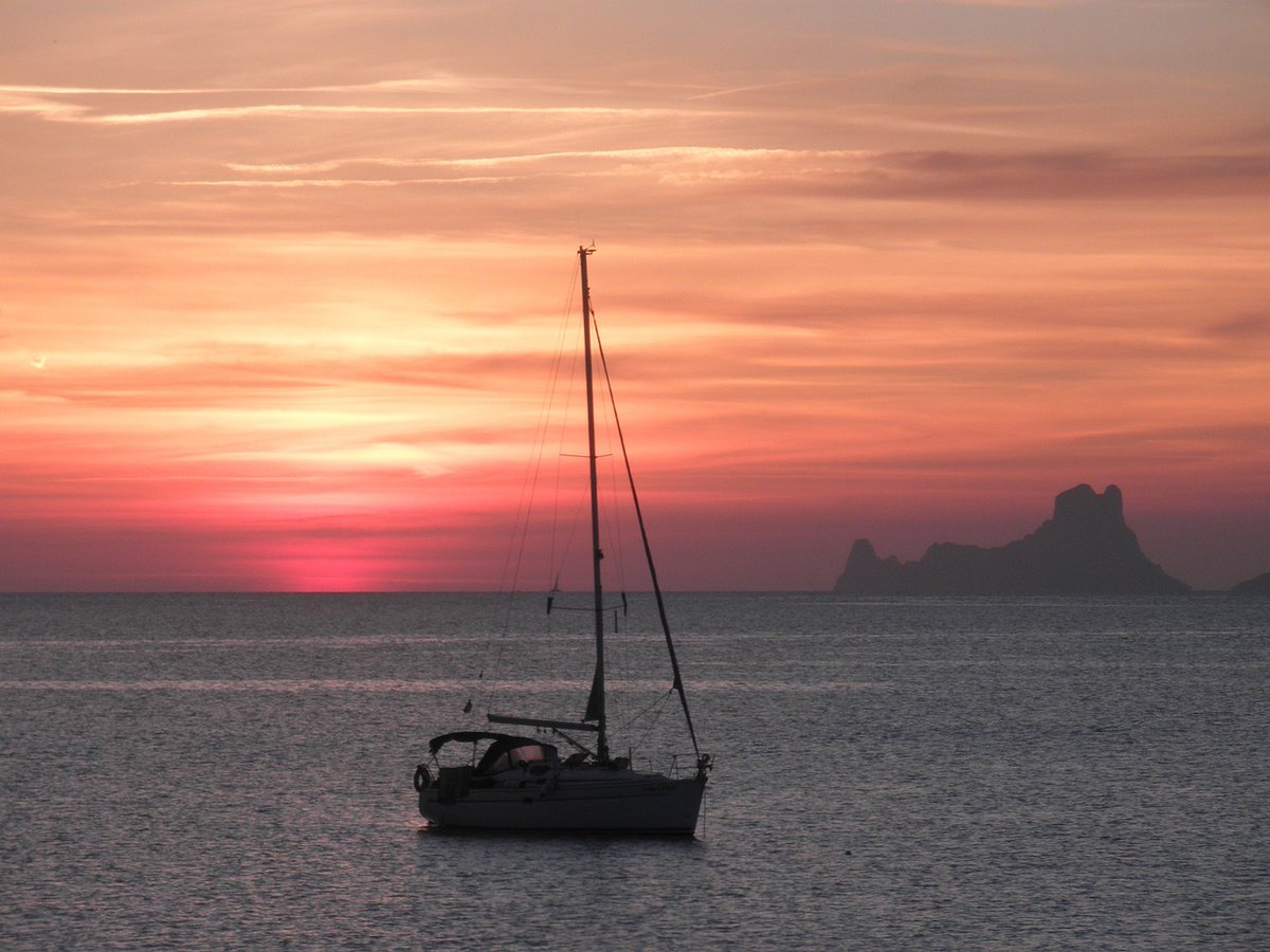formotor's tweet photo. #Formentera es uno de los destinos turísticos más populares de España por sus playas de arena blanca y aguas cristalinas. Pero además de su belleza natural, nuestra isla también esconde algunas curiosidades interesantes. ¡Te las contamos! 👉 https://t.co/3NdYA1lvsm #Formotor https://t.co/mhzooJrsun