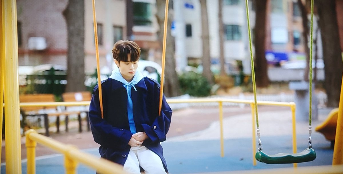 MTomlin68's tweet photo. If I ever get to SK I'm going to have to find these swings. It's apparently where one goes to long for their loves.  😆 
#JunAndJunEP2 #ChocoMilkShakeEp9 https://t.co/eEdEaC4vIr