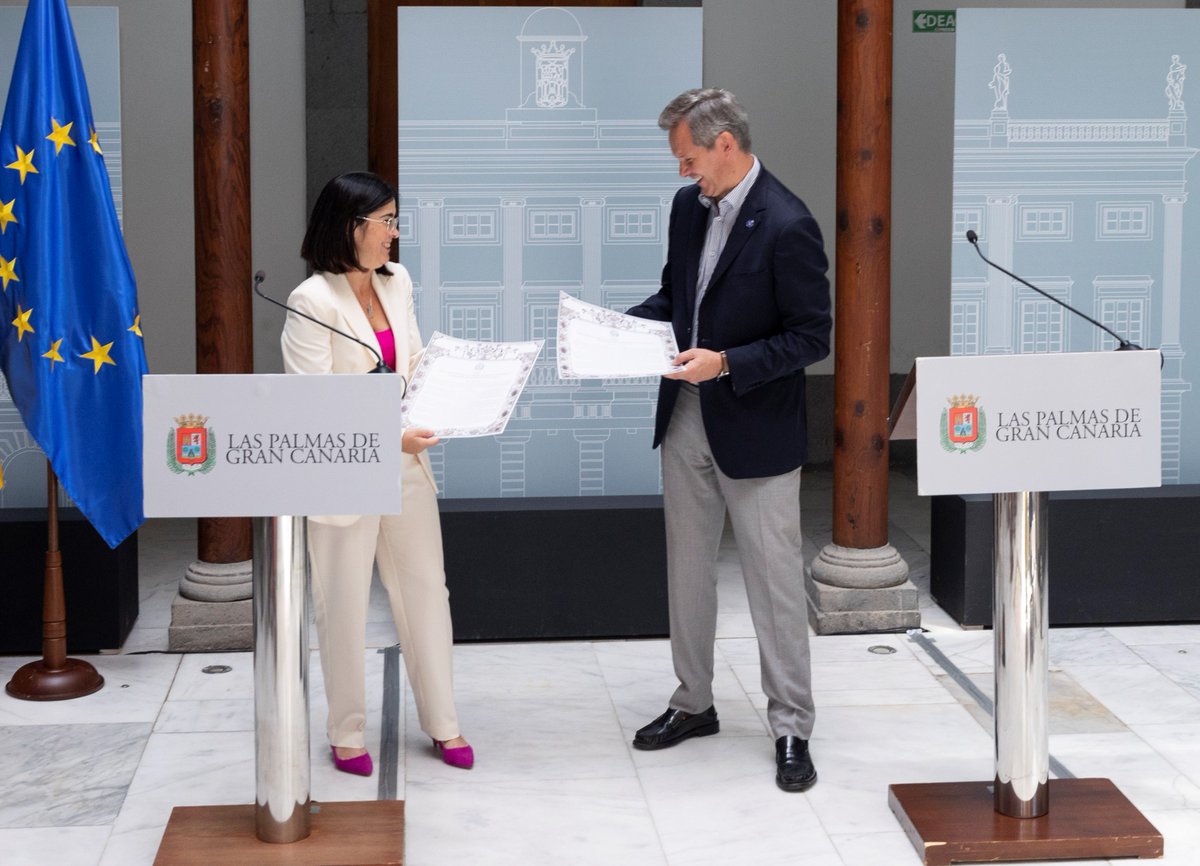 🔸 Miñones ha participado en un acto con la alcaldesa @AyuntamientoLPA, <a href="/CarolinaDarias/">Carolina Darias</a>, quien ha dado lectura a un bando institucional para anunciar la celebración de la RIM de Sanidad en la capital grancanaria 

#EU2023ES