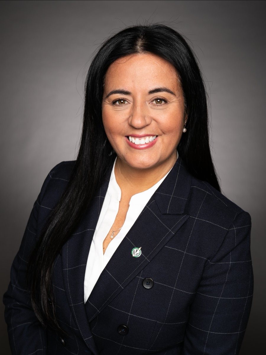 cdntourism's tweet photo. Welcome to the Honourable Soraya Martinez Ferrada, who becomes Minister of Tourism and Minister responsible for the Economic Development Agency of Canada for the Regions of Quebec. https://t.co/fTg34rZC3H https://t.co/wsU1ylo5z5