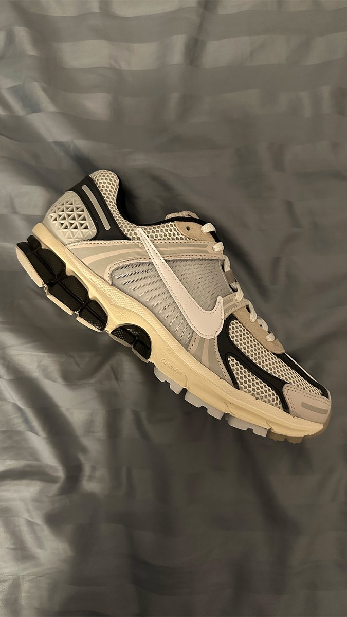 HYPEBEAST's tweet photo. Could the "Pale Ivory" Vomero 5 be the best colorway of the year? https://t.co/XgxagFAQ3l
