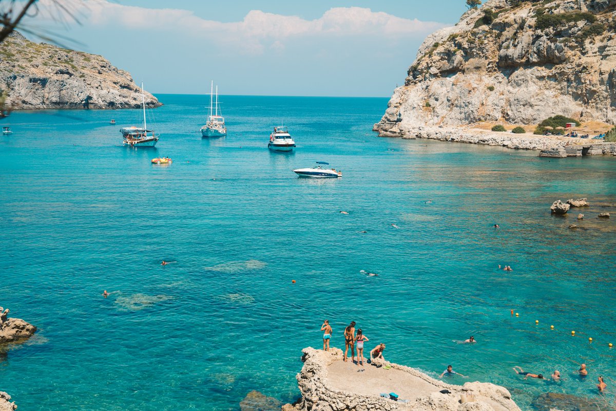 Οι πυρκαγιές στη #Ρόδο ένα στοιχείο δεν κατάφεραν να στερήσουν από το νησί. Το σθένος και το δυνατό αίσθημα αλληλεγγύης που έχουν επιδείξει όλες αυτές τις ημέρες οι κάτοικοι, οι εργαζόμενοι και οι εθελοντές. Και εμείς ως Marketing Greece δεσμευόμαστε πως θα κάνουμε ό,τι μπορούμε