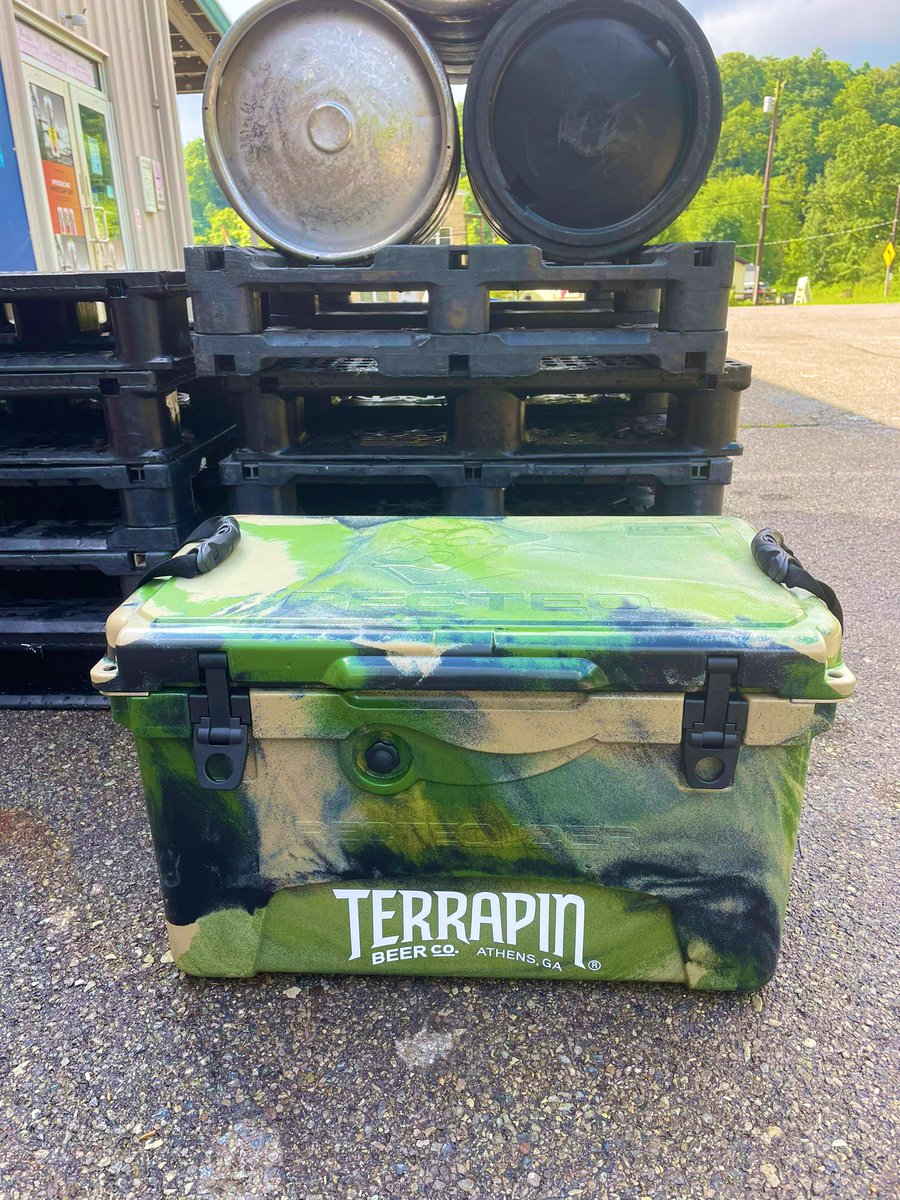 creekside_beer's tweet photo. ❄️Last Call❄️

If you want to win this incredible @TerrapinBeerCo @recteq_official cooler, then make sure you’re following us and tag one friend below! Unlimited entries are welcome, so be sure to keep tagging to boost your chances! One lucky winner selected TOMORROW (7/28)!🍻 https://t.co/CvnHtblvw9