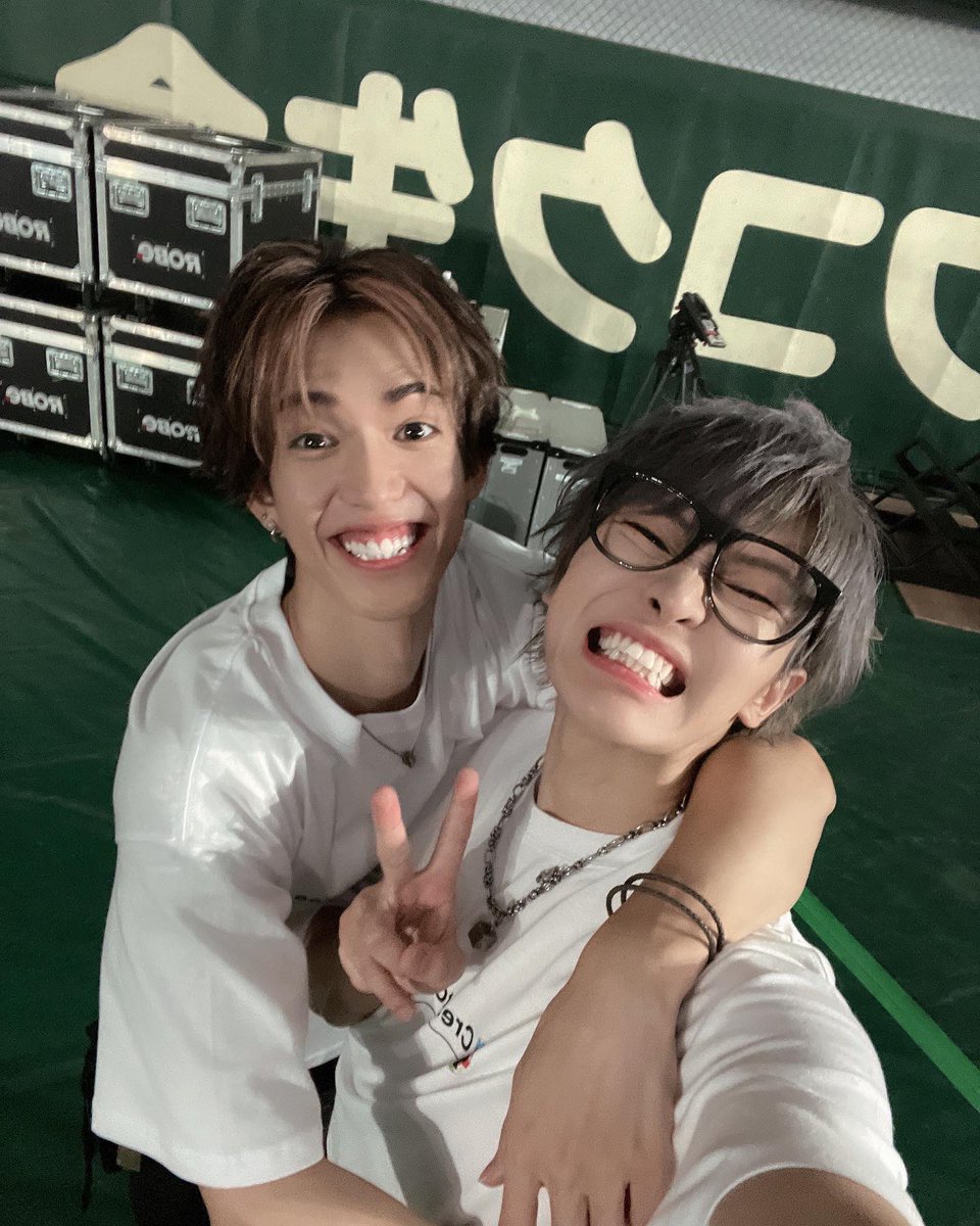 JINJIN1027's tweet photo. #CDF お疲れ様でしたーー！
イベントが楽し過ぎてリハでも裏でも
ずっと楽しんでた自信ある

そしてコムドットお疲れ様だぁぁぁ！
カッコよかったぁぁぁぁぁ！！！！ https://t.co/aWUMoDSMFT