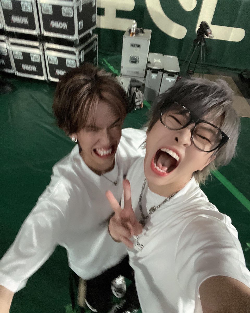 JINJIN1027's tweet photo. #CDF お疲れ様でしたーー！
イベントが楽し過ぎてリハでも裏でも
ずっと楽しんでた自信ある

そしてコムドットお疲れ様だぁぁぁ！
カッコよかったぁぁぁぁぁ！！！！ https://t.co/aWUMoDSMFT