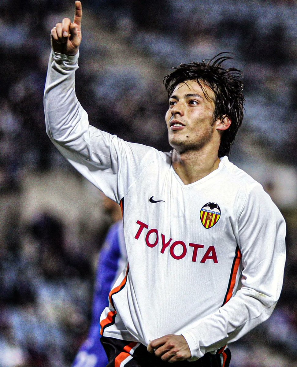 Masquefootball's tweet photo. Se retira David Silva. 🧙‍♂️ Leyenda 

⚽ 904 Partidos.
🔥 160 Goles.
👟 208 Asistencias.

🏆Mundial
🏆🏆Eurocopa
🏆🏆🏆🏆🏆Copa de la Liga 
🏆🏆🏆🏆Premier League 
🏆🏆🏆Community Shield
🏆🏆FA Cup
🏆🏆Copa del Rey https://t.co/IhAWrZgWCB