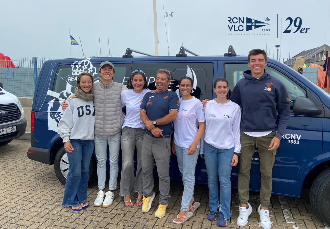 Ya queda menos para el Mundial (27th July - 4th August) 29er  en Weymouth, nuestros chicos Sara e Isa Momplet, Mateo y Simón Codoñer y Elena de Tomas y Obdulia Fernández, con nuestro técnico Javi Serrano lo van a dar todo . ¡Vamos cracks! 
<a href="/ProyectoFER/">Proyecto FER</a> <a href="/FDMValencia/">FDM Deporte València</a>  <a href="/oficial_rfev/">RFEV | Real Federación Española de Vela</a>